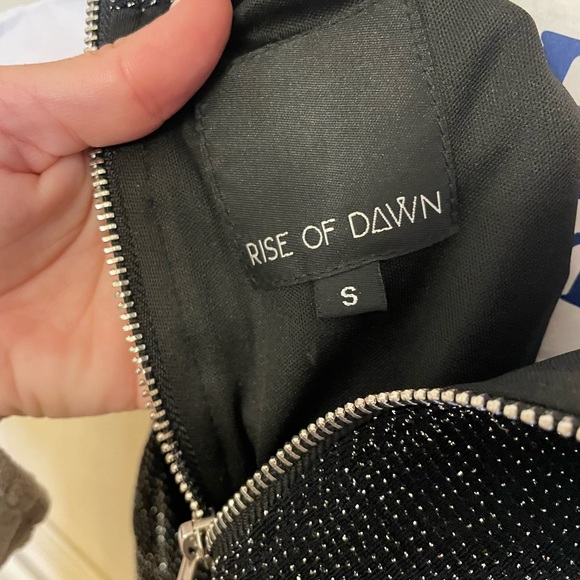 Rise of Dawn black and silver sparkle sleeveless crop top with zipper size small - Picture 4 of 4